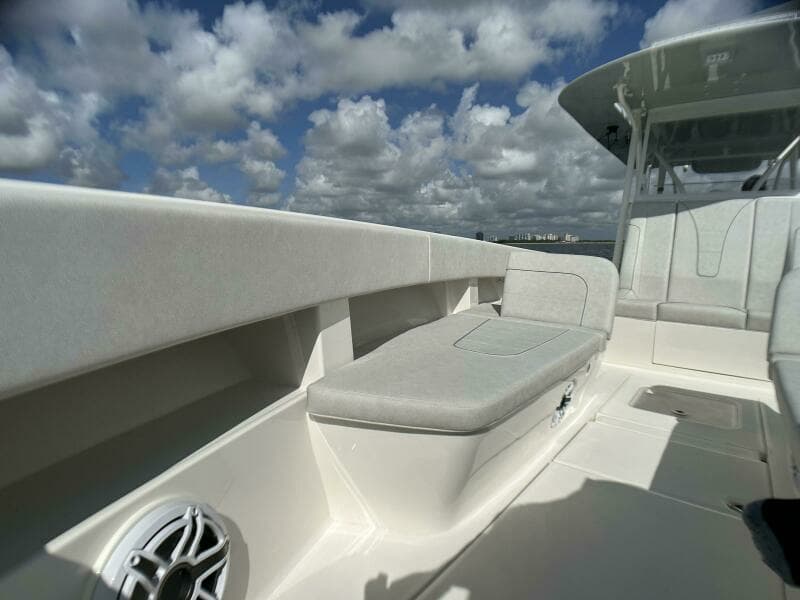2022 SeaVee 390z Center Console