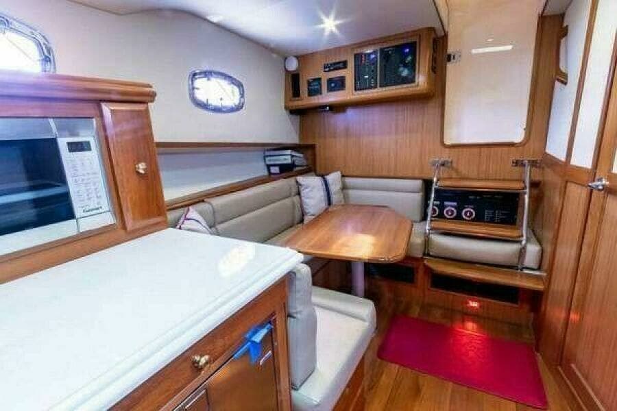 2016 Mainship M34 Pilot