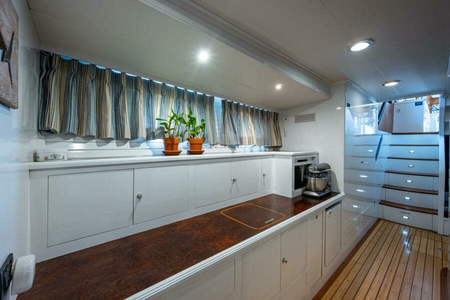 2013 Marlow Explorer Enclosed Bridge (CB)