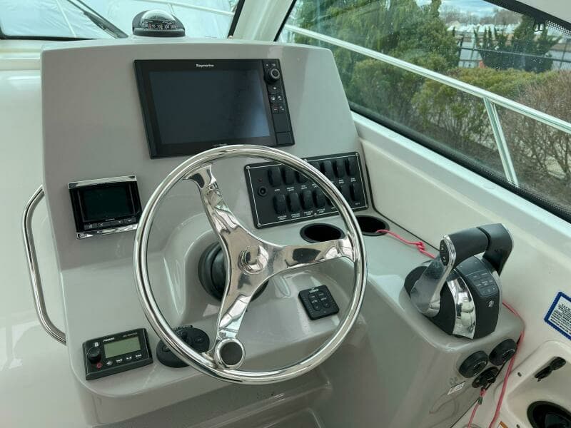 2017 Boston Whaler 285 Conquest