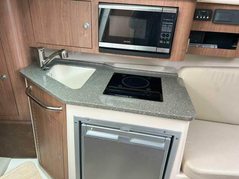 2017 Boston Whaler 285 Conquest