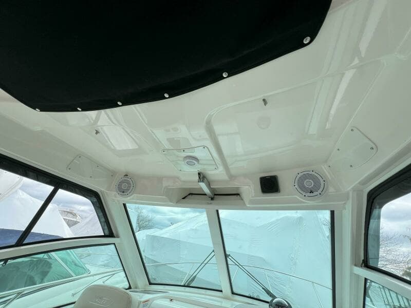 2017 Boston Whaler 285 Conquest