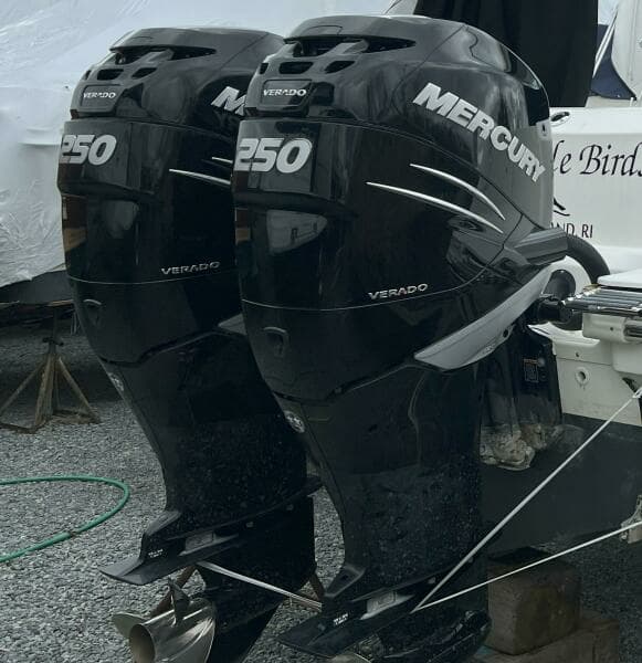 2017 Boston Whaler 285 Conquest