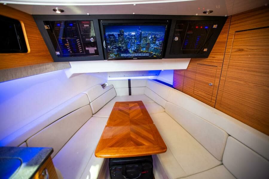 2019 Boston Whaler 380 Realm