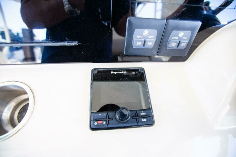 2019 Boston Whaler 380 Realm