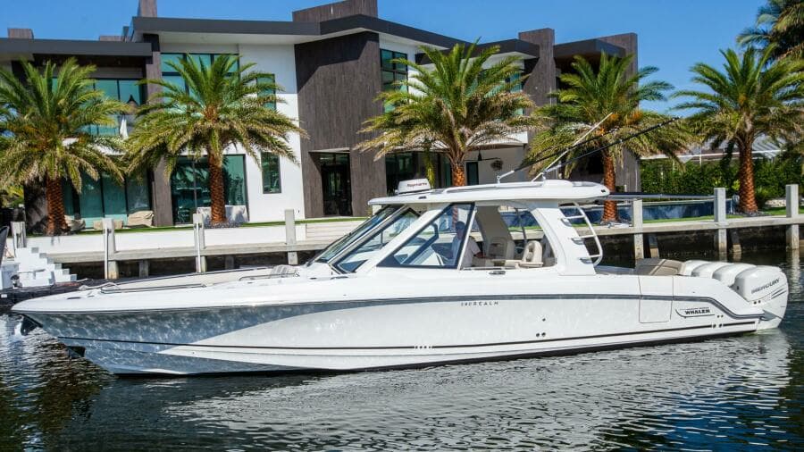 2019 Boston Whaler 380 Realm