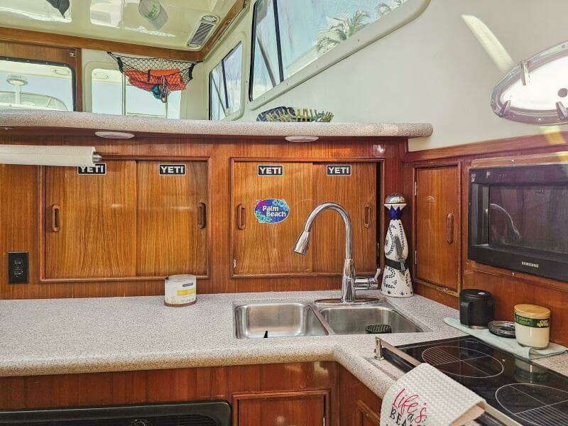 2001 Mediterranean 38 Convertible