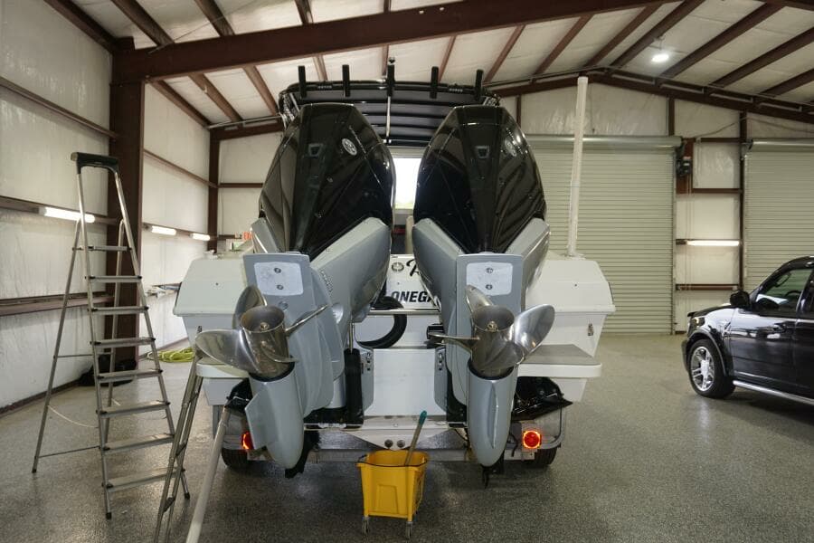 1998 32 Active Thunder 32 CC Ms. Rita Engines (1)