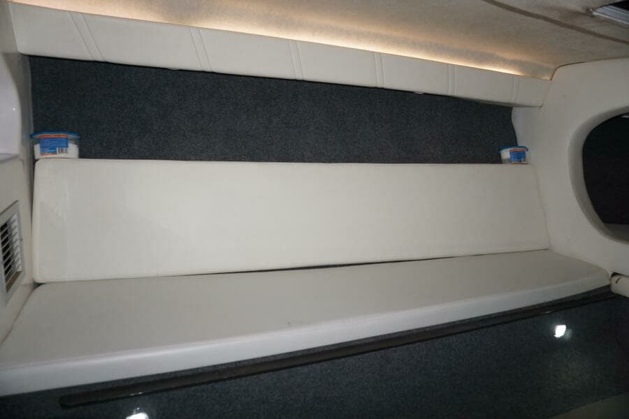 1998 32 Active Thunder 32 CC Ms. Rita V Berth (6)