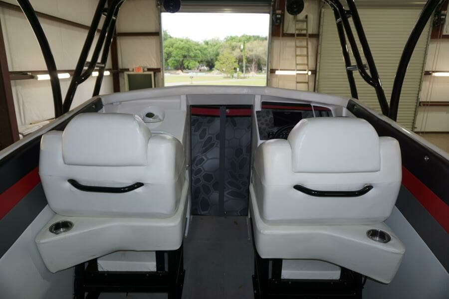 1998 32 Active Thunder 32 CC Ms. Rita Helm Seating (3)