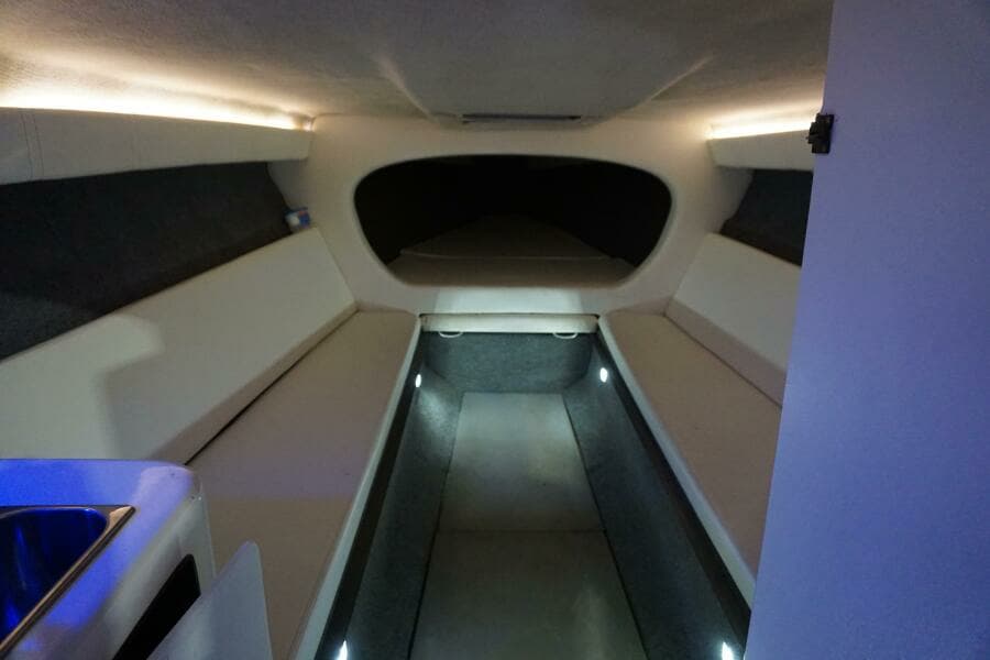 1998 32 Active Thunder 32 CC Ms. Rita V Berth (2)