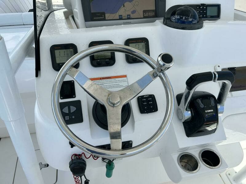 2011 Intrepid 323 Cuddy