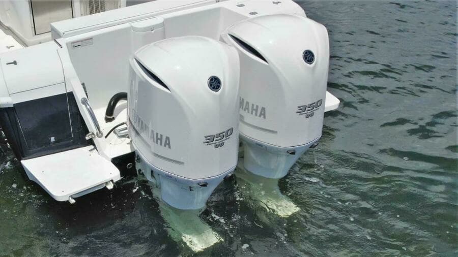 2011 Intrepid 323 Cuddy