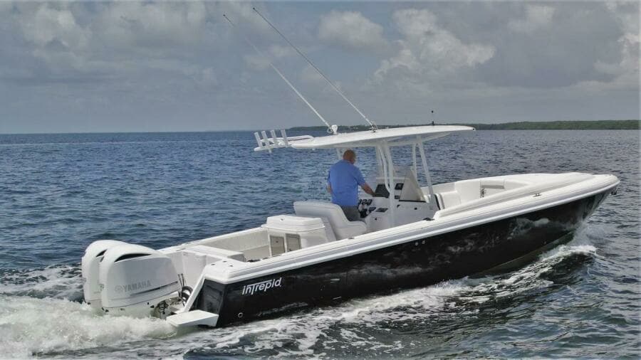 2011 Intrepid 323 Cuddy