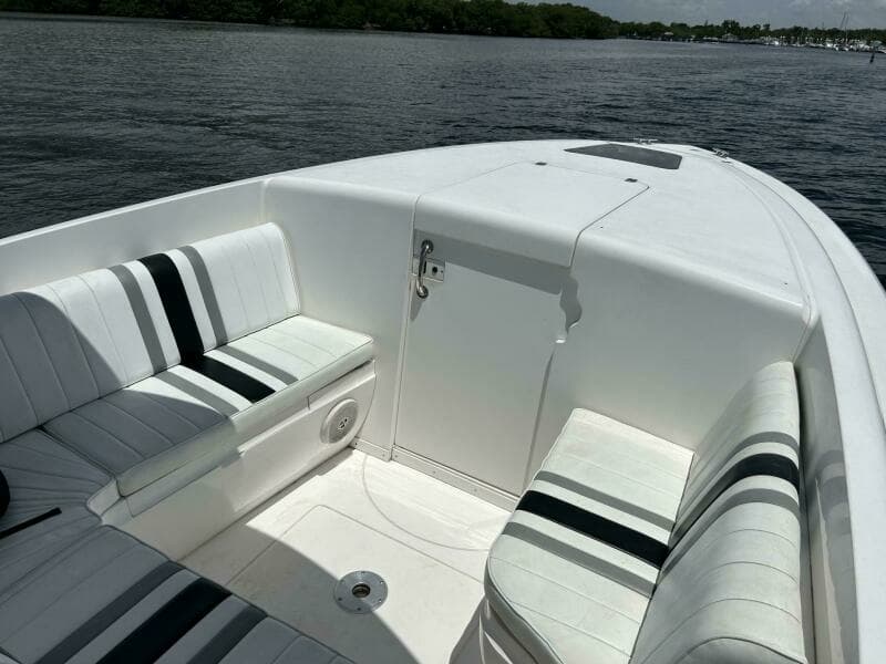 2011 Intrepid 323 Cuddy