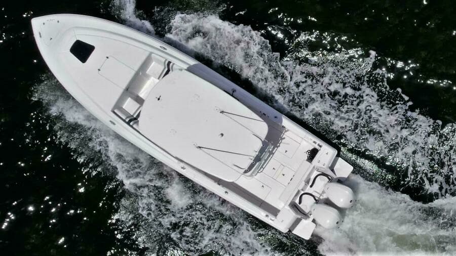 2011 Intrepid 323 Cuddy