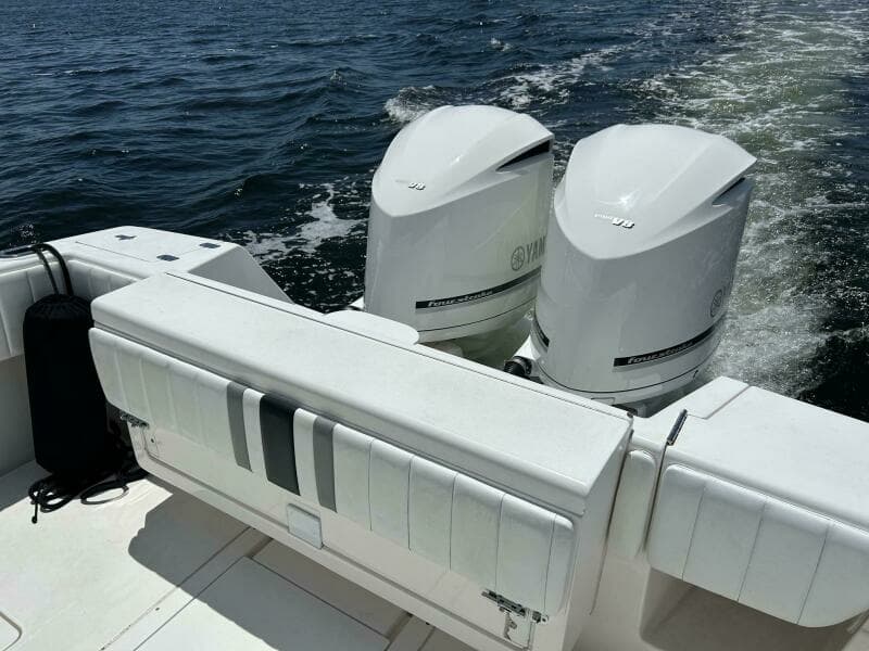 2011 Intrepid 323 Cuddy