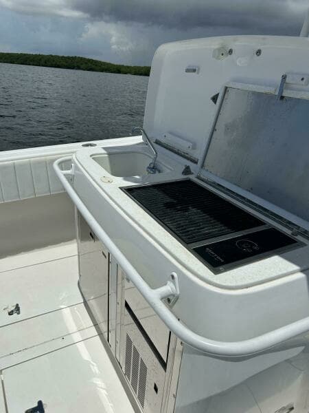 2011 Intrepid 323 Cuddy