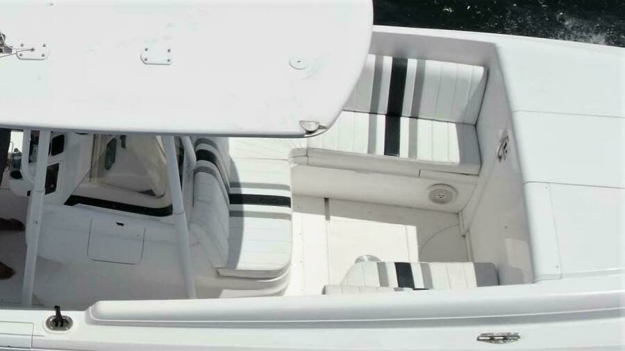 2011 Intrepid 323 Cuddy