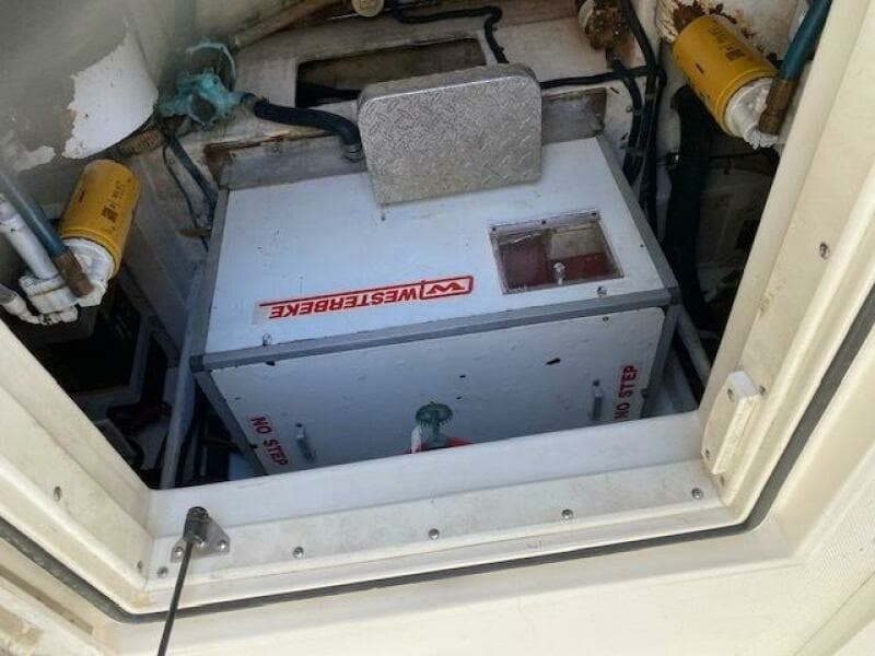 2000 Cabo 35 Express