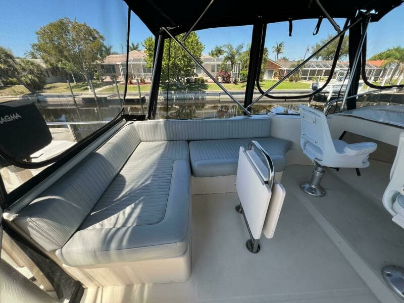 2005 Mainship 34