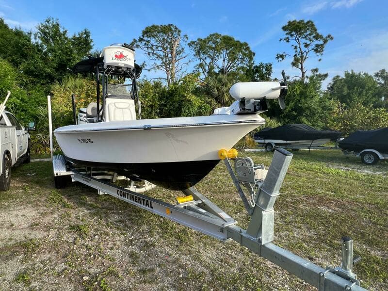 2016 Blue Wave 2400 Pure Bay