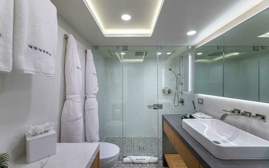 165' Feadship 2000 (REVERIE) Guest Ensuite