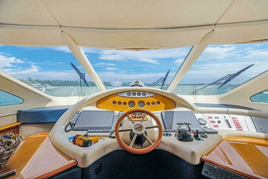 2004 Azimut 62