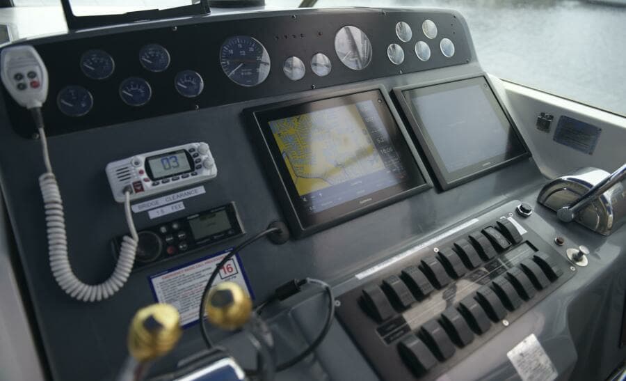 40 Tiara 1995 400 EXP 'SPROUT' Helm