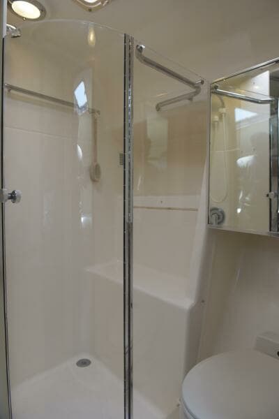 40 Tiara 1995 400 EXP 'SPROUT' Shower