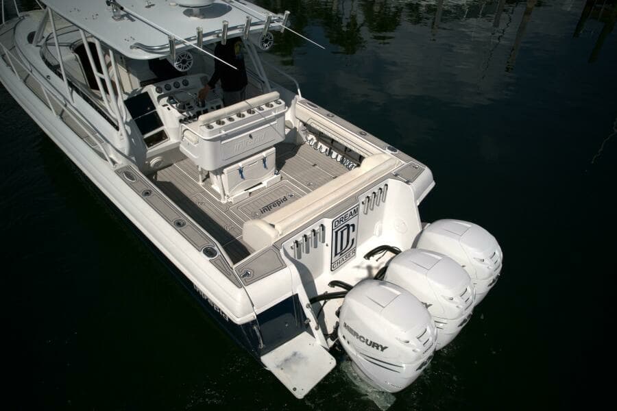 2002 Intrepid 377 Walkaround Cuddy