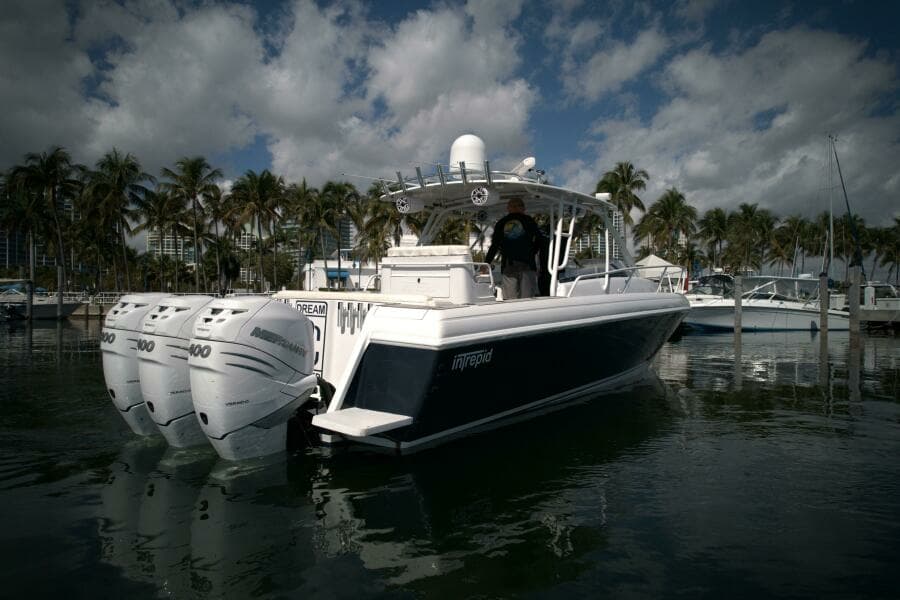 2002 Intrepid 377 Walkaround Cuddy