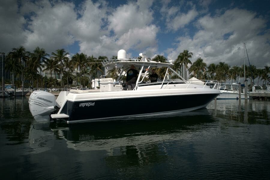 2002 Intrepid 377 Walkaround Cuddy