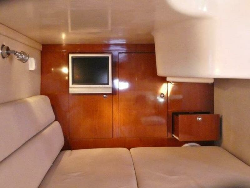 2005 Regal 3560 Commodore