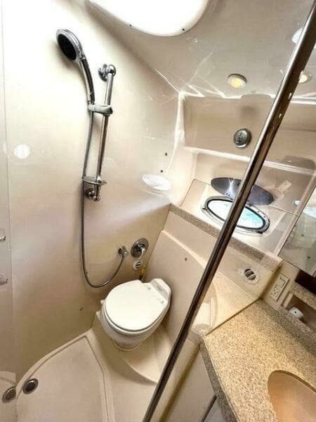 2005 Regal 3560 Commodore