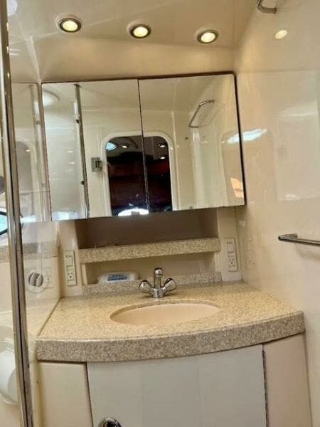 2005 Regal 3560 Commodore