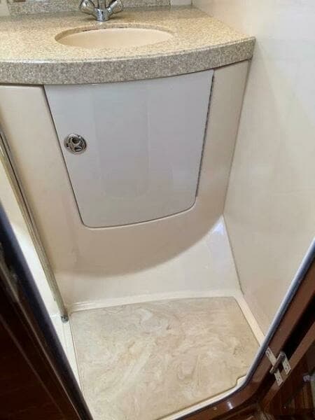 2005 Regal 3560 Commodore