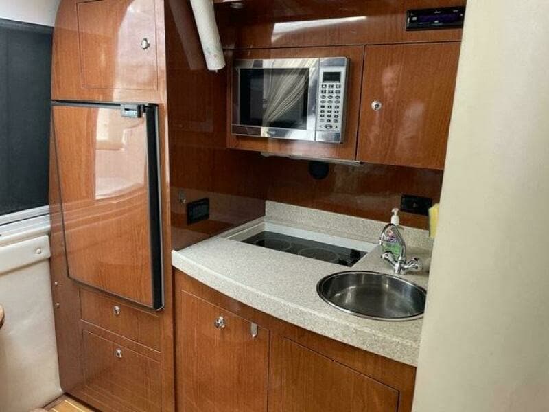 2005 Regal 3560 Commodore