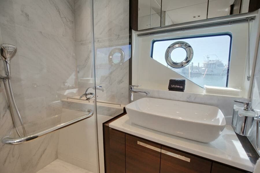 2023 Sunseeker Sport Yacht