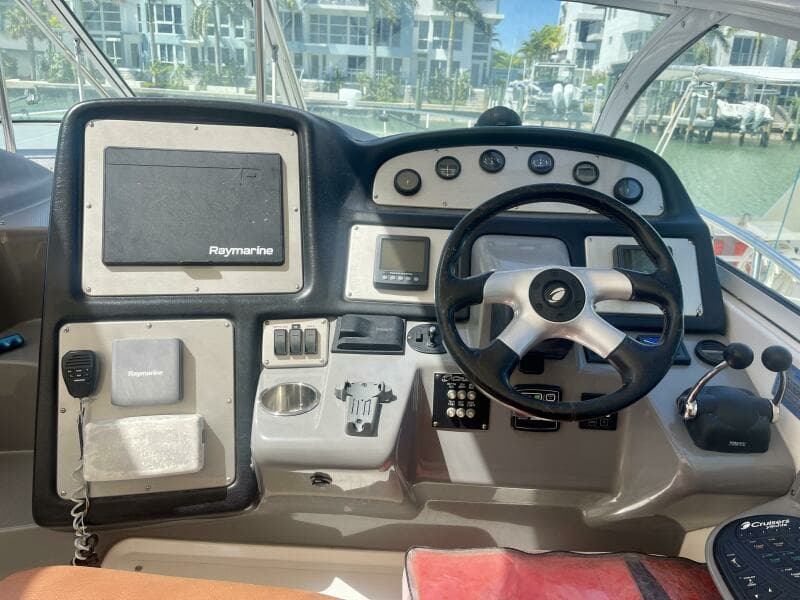 2006 Cruisers Yachts 420 Express