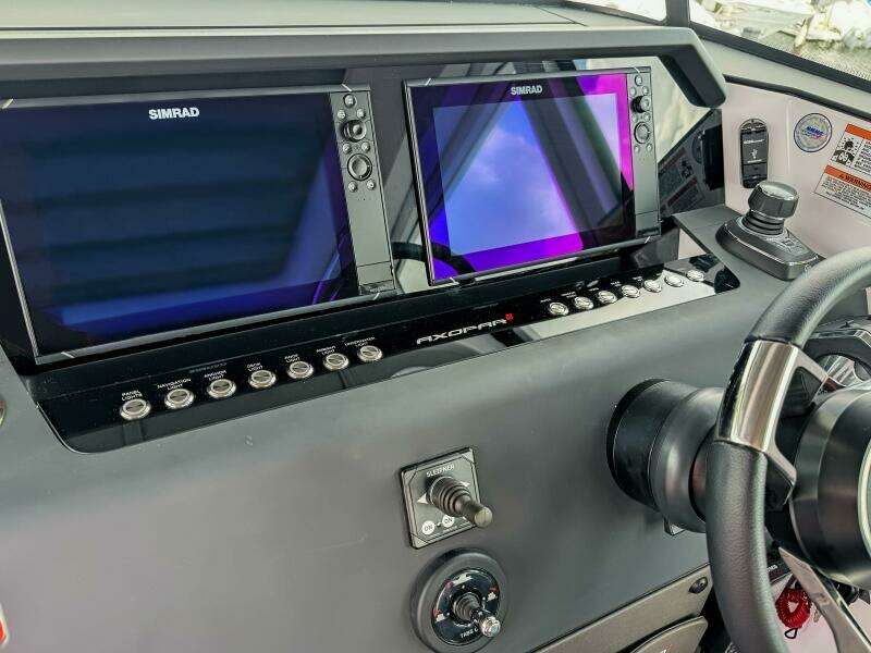 2024 Axopar 37XC CROSS CABIN