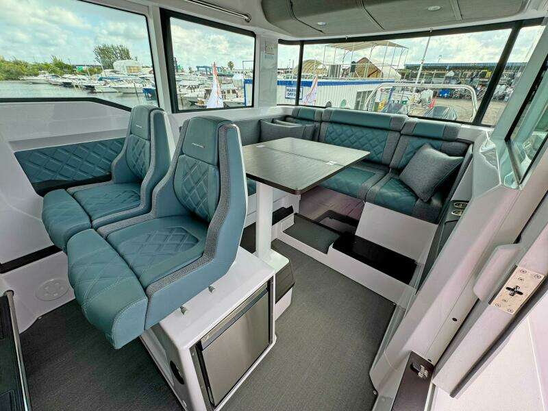 2024 Axopar 37XC CROSS CABIN