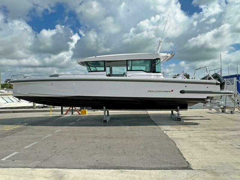 2024 Axopar 37XC CROSS CABIN