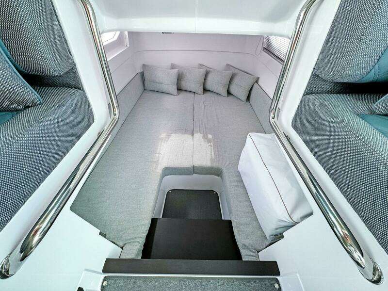 2024 Axopar 37XC CROSS CABIN