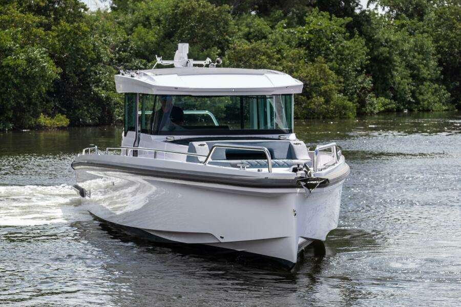2024 Axopar 37XC CROSS CABIN
