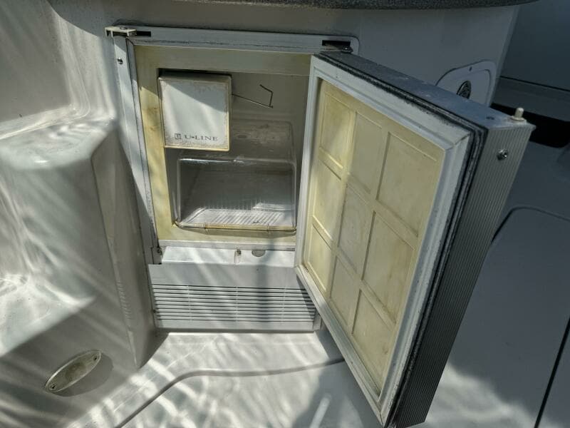 2005 Four Winns 378 Vista