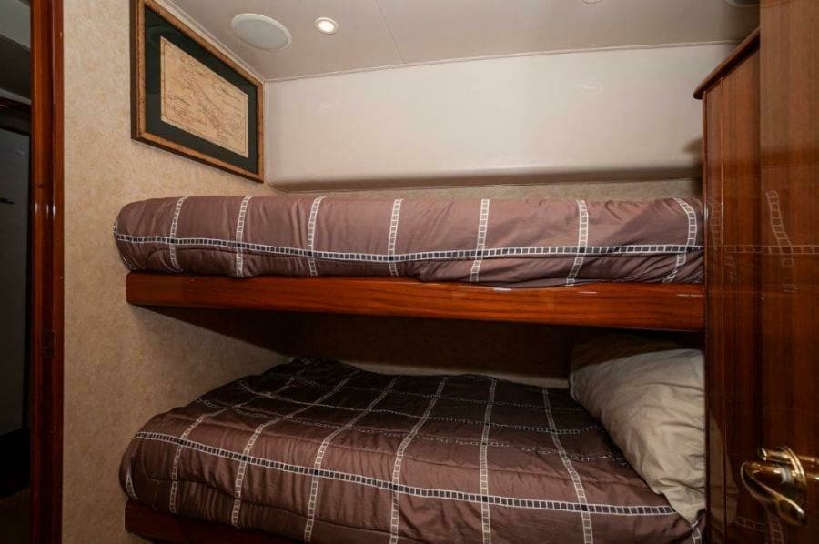 2006 45 Viking Convertible Bunk Room (3)