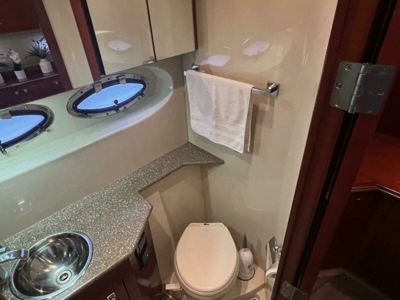 2011 Cruisers Yachts 415 MY