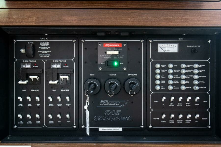 2019 Boston Whaler 345 Conquest Breakers