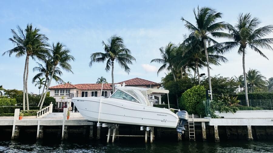 2019 World Cat 320 DC